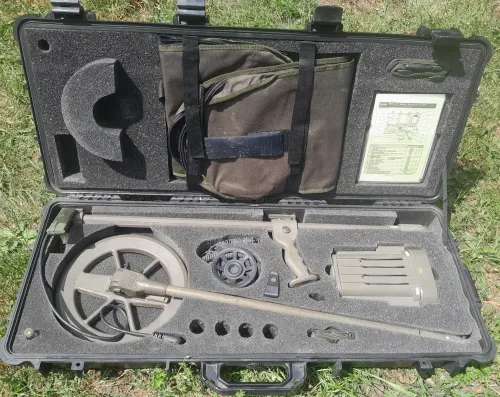 EIA MIL -D1 Mine detector in case