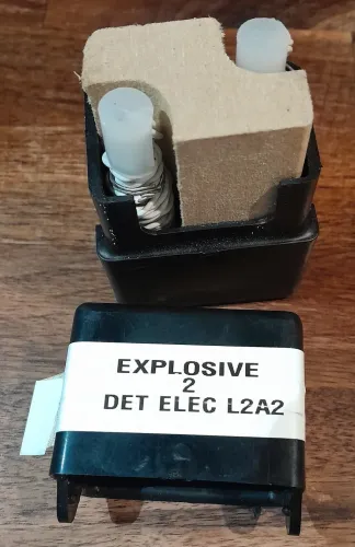L2A2 Detonators Electric x 2 in box