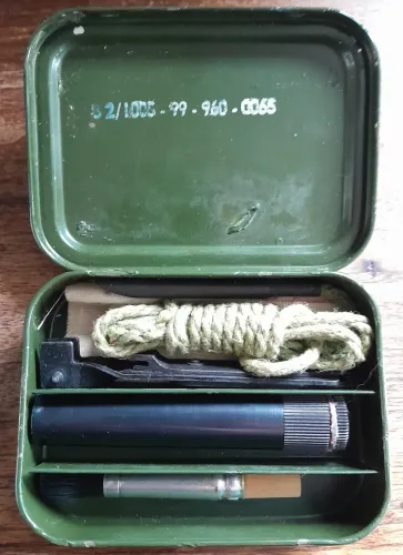 SLR L1A1cleaning kit metal tin 7.62mm